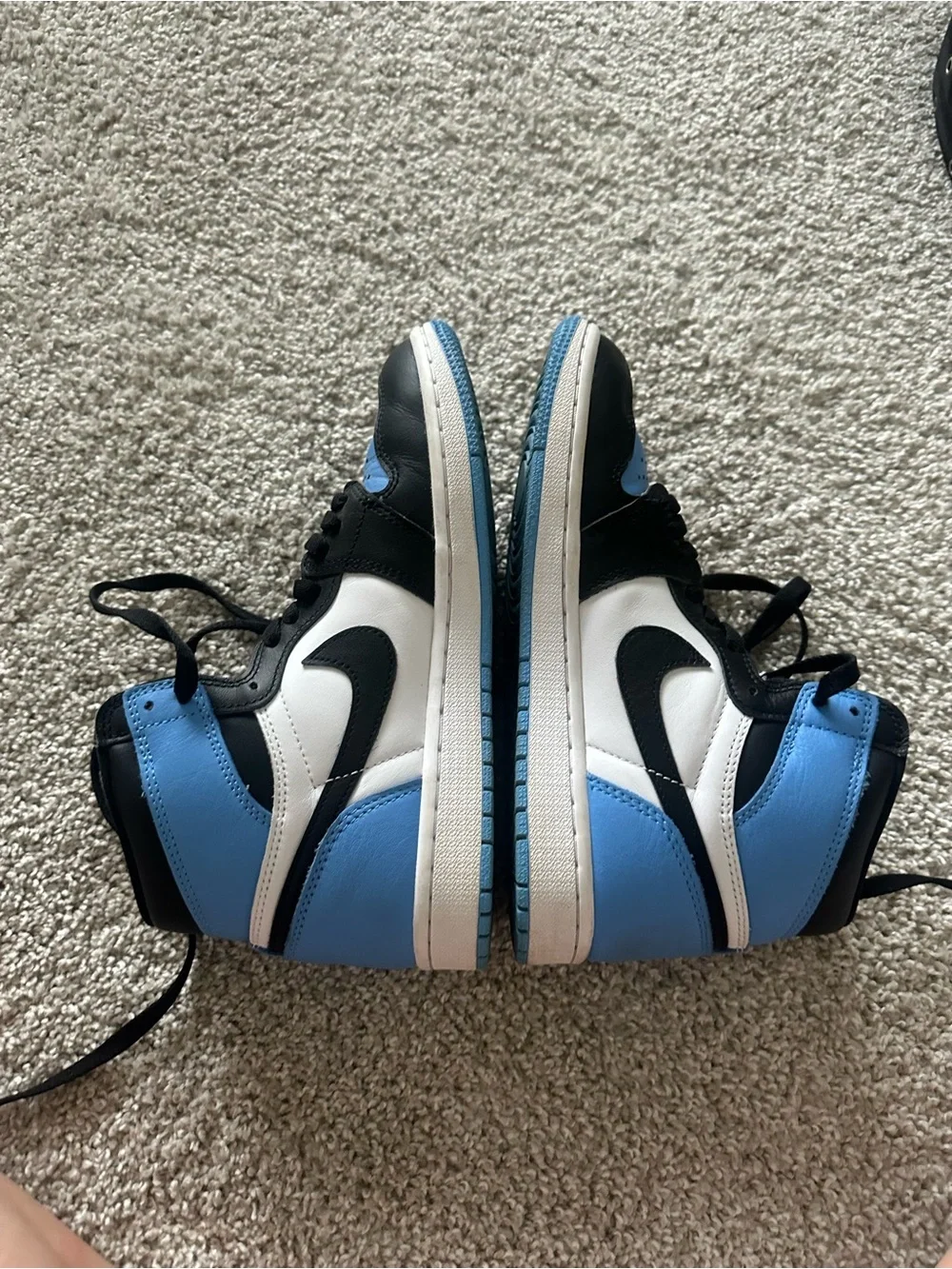 Jordan 1 high UNC toe size men's 7/womens 8.5